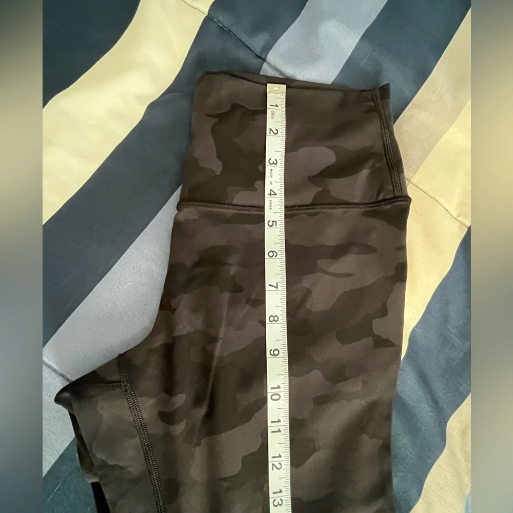 🍋LIKE NEW Lululemon Wunder Under HR 21” - Heritage 365 Camo Deep Coal Multi - 8 - Picture 10 of 13